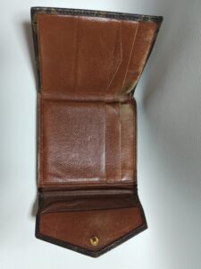 補修後のルイ・ヴィトンモノグラム三つ折り財布の内側