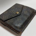 補修前のルイ・ヴィトンモノグラム三つ折り財布
