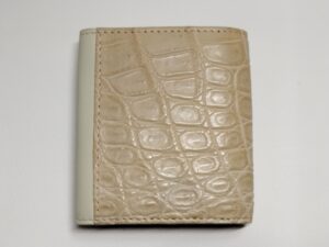カラーチェンジ前のクロコダイルレザーの財布
