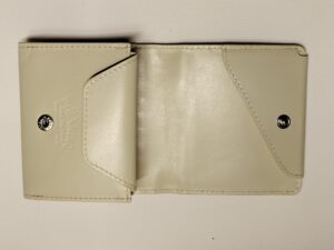 カラーチェンジ前の財布の内側