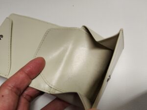 カラーチェンジ前の財布小銭入れの内側