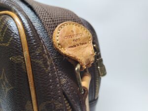 ルイ・ヴィトンのショルダーバッグの破れた根革