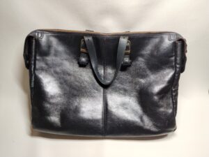 【革バッグ修理】傷んだ持ち手交換と、スレ傷補修、染め直し