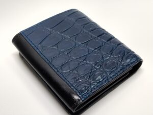 カラーチェンジ後のブレイクノットのクロコダイルレザー財布