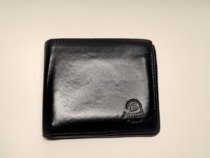 補修前のペローニの財布