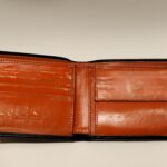 塗装の剥がれたペローニの財布