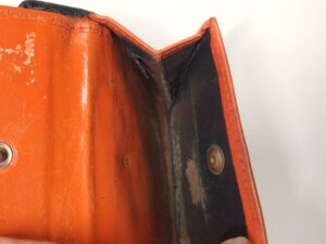 補修前のペローニの財布コインケースの内側
