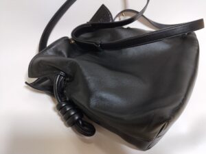 ピンクから黒に染め直し後のロエベのバッグ