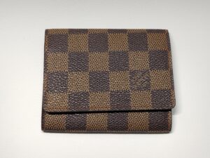 補修前のルイ・ヴィトンダミエのカードケース