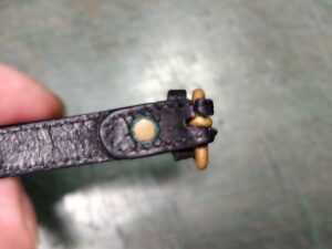 補修前のイルビゾンテのブレスレットのバックルの裏側