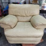 修理前の本革ソファ