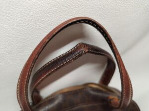 修理前のセリーヌバッグの折れた持ち手