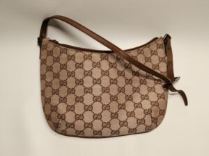 修理前のグッチのアクセサリーポーチ