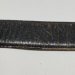 補修前のダンヒルのベルトのひび割れ