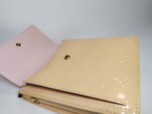 カラーチェンジ前のルイ・ヴィトンヴェルニのバッグ内側