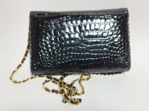 カラーチェンジ後のクワンペンのクロコダイルレザーバッグ背面