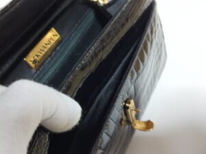 内装交換後のクワンペンのクロコダイルレザーバッグポケット部分