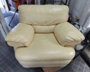 修理後の本革ソファ