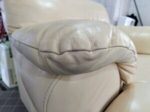 補修後の本革ソファのコーナー