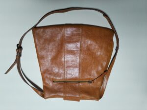 カラーチェンジ前のモンテローザのショルダーバッグ背面