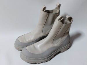 カラーチェンジ前のショートブーツ