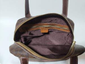 交換修理後のセリーヌバッグの内装