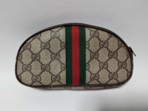 内張り交換して再縫製後のグッチのポーチ