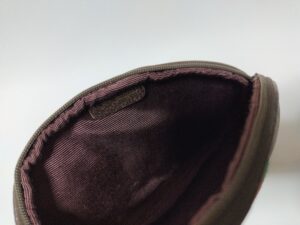 内張りを布生地に交換修理後のグッチのポーチ