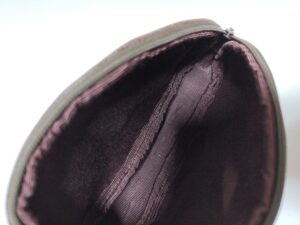 内張り交換後のグッチのポーチ