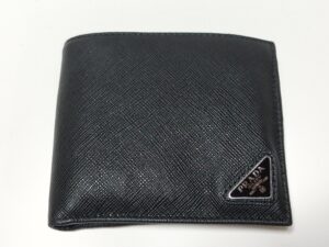 【プラダ財布修理】水濡れによる変形をできるだけフラットに改善！