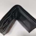 修理前の水濡れでよれたプラダ財布を開いてみたところ
