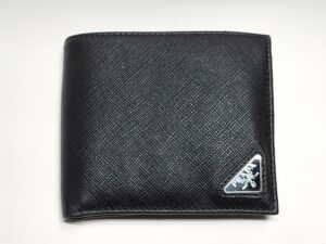 修理後のプラダの2つ折り財布