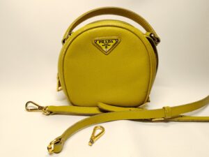 【プラダ バッグ修理】ショルダーベルトのコバ劣化、スレ傷を綺麗に修復