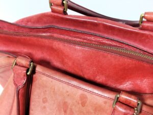 修理前のコーチのトートバッグの色ムラ