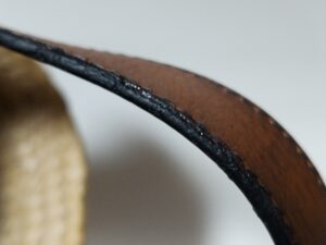 コバ塗料が溶けてボロボロになったバッグの持ち手