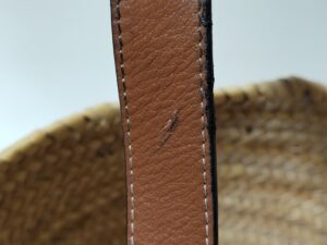 ロエベバッグの持ち手の傷