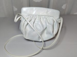 カラーチェンジ後のロエベのポシェット