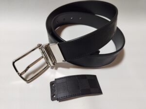 長さ調整後のルイ・ヴィトンのベルト