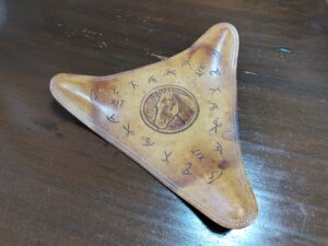 修理前のハンティングチェア座面