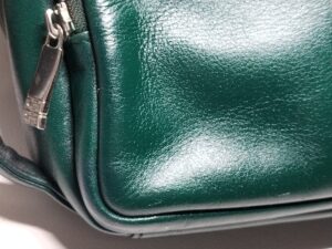 スレ傷修理後のダックスのセカンドバッグのコーナー部分