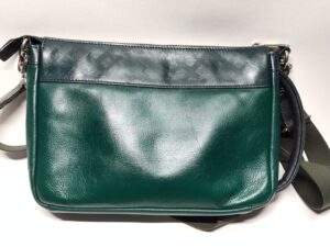 修理後のダックスのセカンドバッグの背面