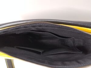 レザークラフトのショルダーバッグの内装