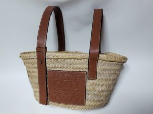 持ち手のコバ修理後のロエベのバッグ