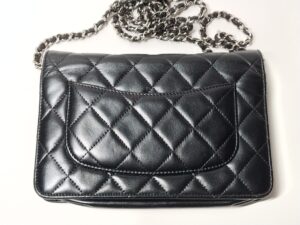 カラーチェンジ後のシャネル マトラッセ チェーンウォレットポケット側