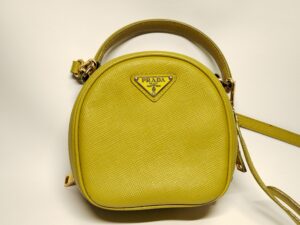 修理後のプラダのバッグ