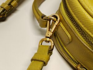 金具修理後のプラダバッグのショルダーベルト