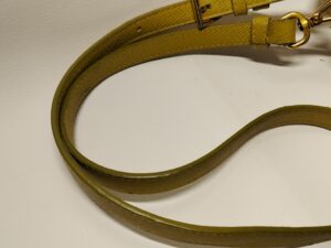 コバ修理後のプラダバッグのショルダーベルト