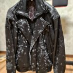 カビで真っ白になった革ジャケット