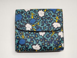 修理前のコーチ財布外観裏側