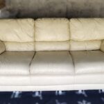 修理前の本革3人掛けソファ